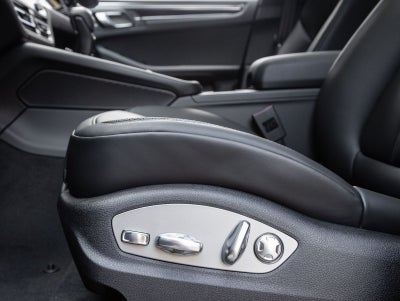 2026 Porsche Macan AWD