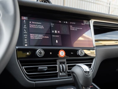 2026 Porsche Macan AWD