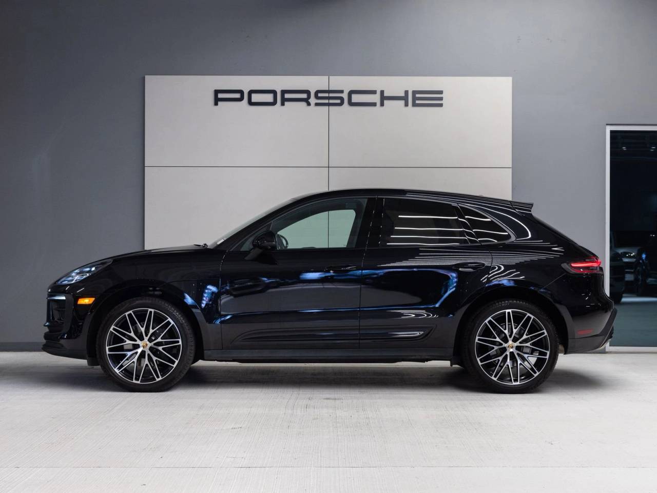 2023 Porsche Macan AWD