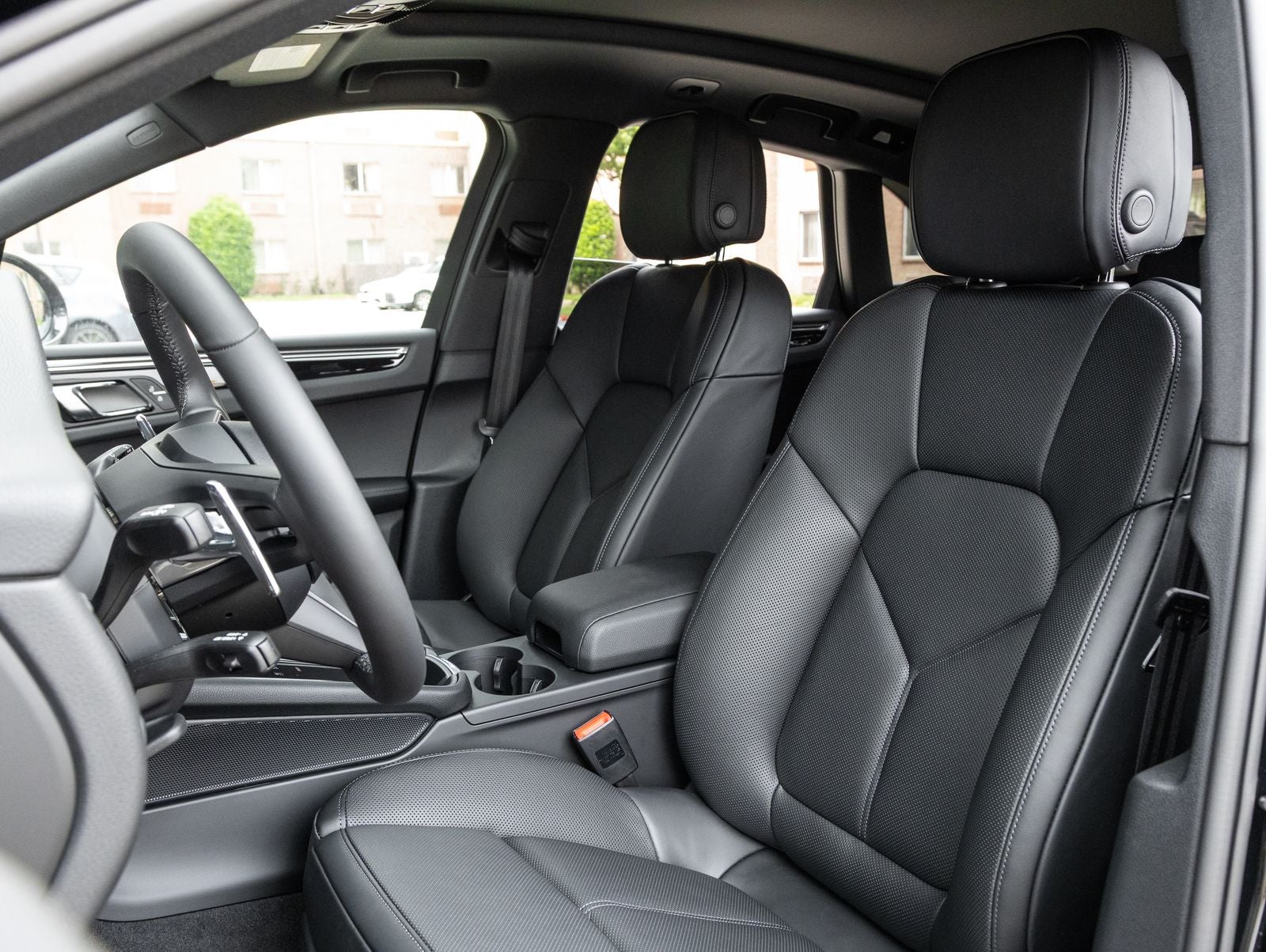 2026 Porsche Macan AWD