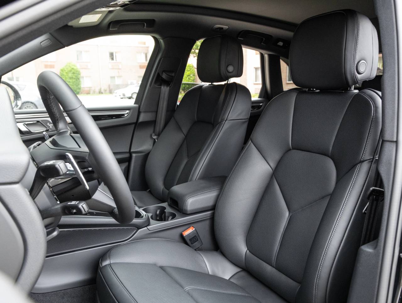 2026 Porsche Macan AWD