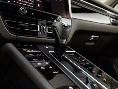 2023 Porsche Macan AWD