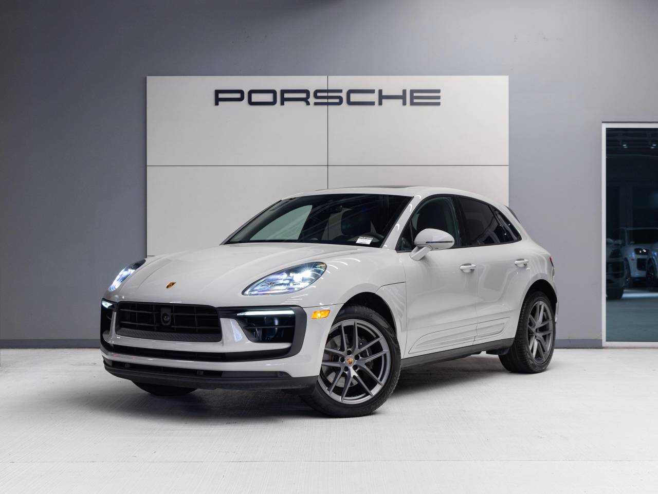 2023 Porsche Macan AWD