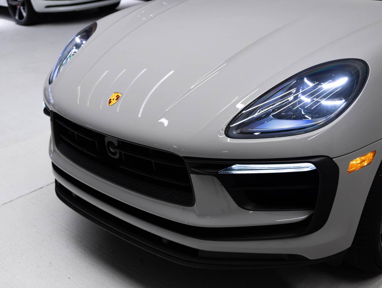 2023 Porsche Macan AWD
