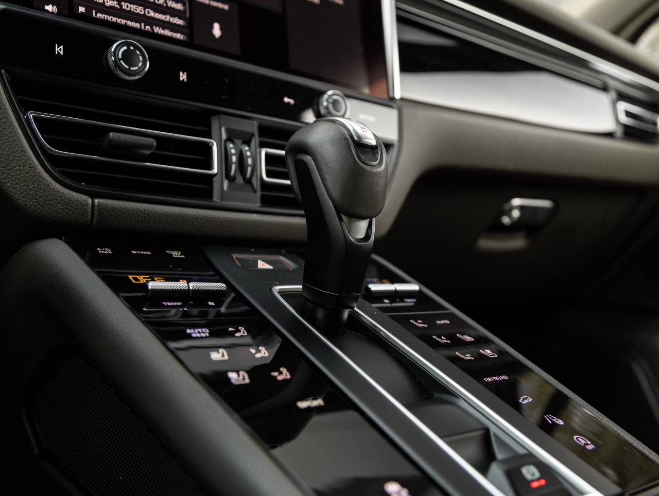 2023 Porsche Macan AWD
