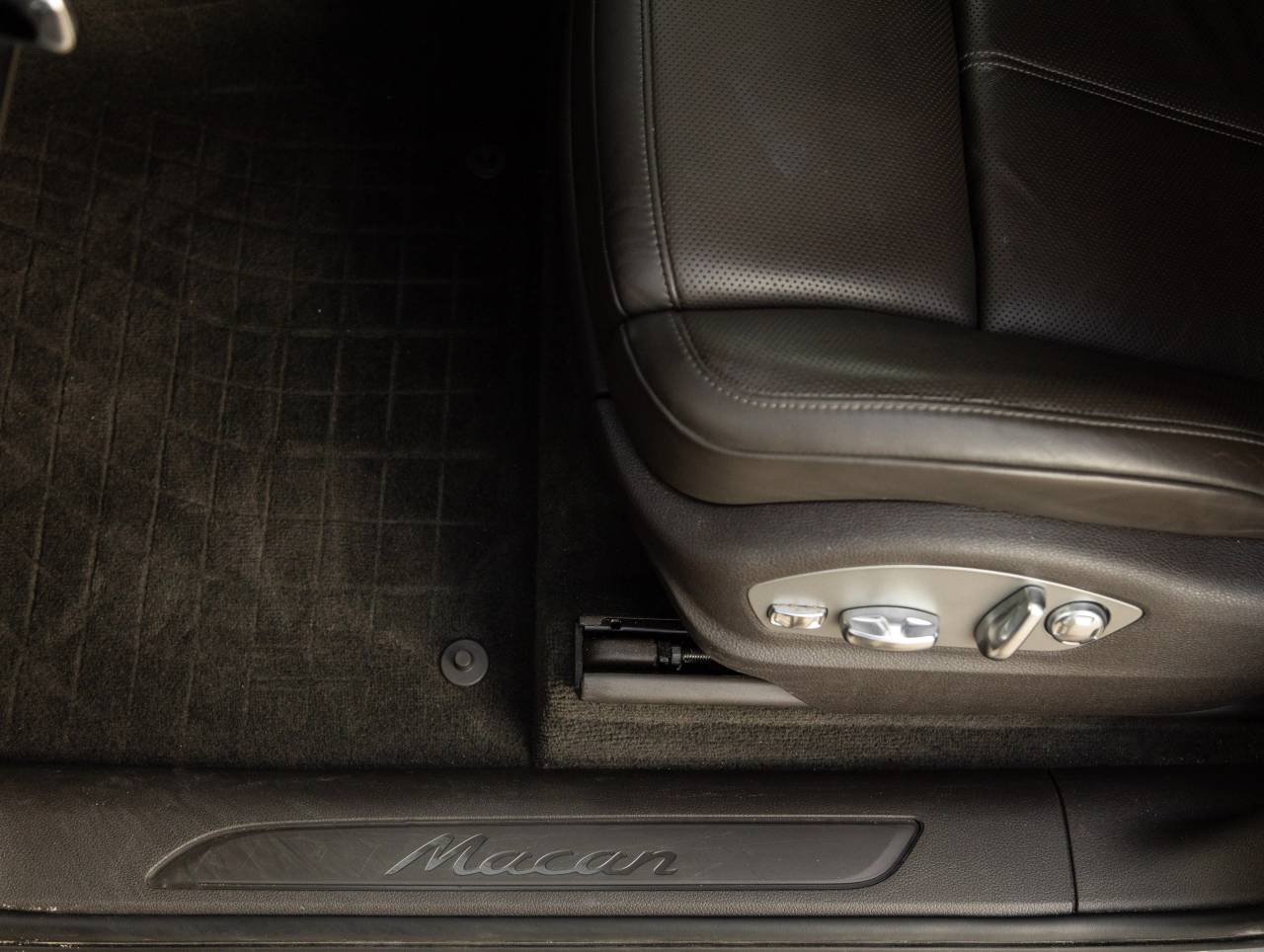 2023 Porsche Macan AWD