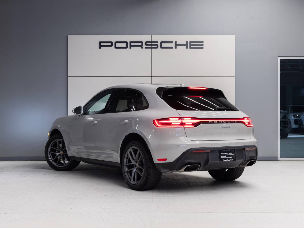 2023 Porsche Macan AWD