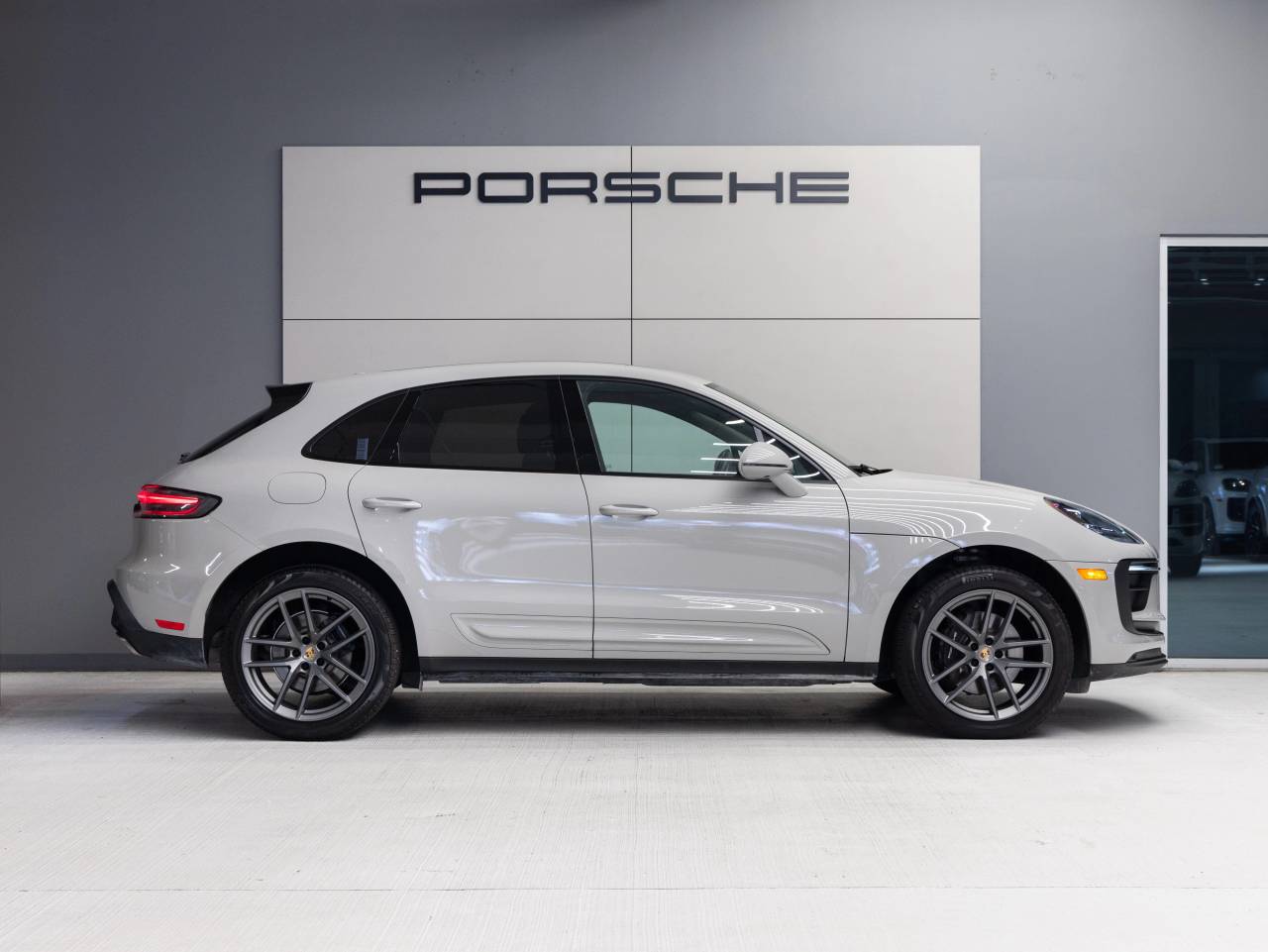 2023 Porsche Macan AWD