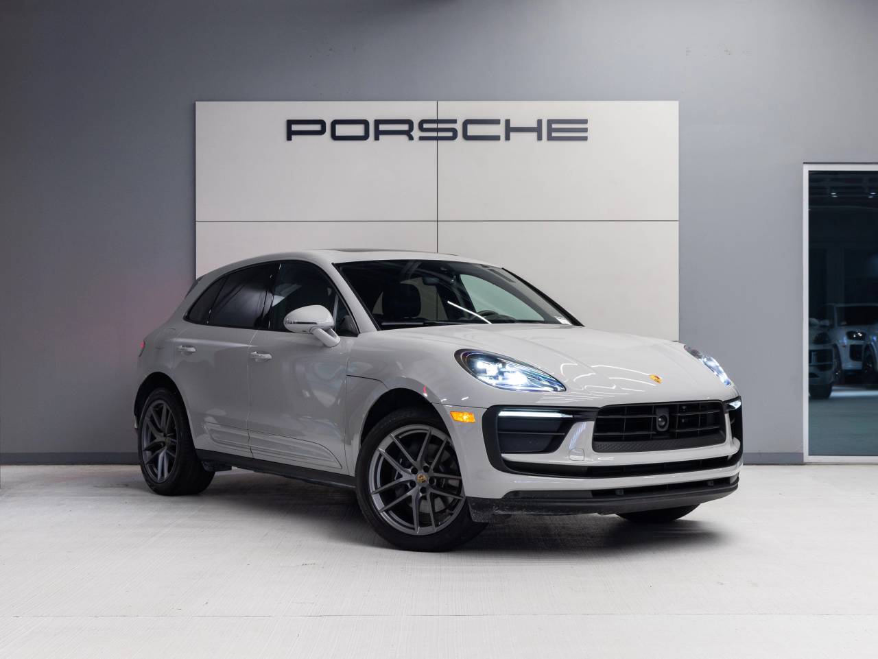 2023 Porsche Macan AWD