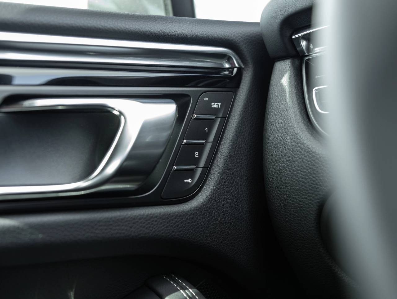 2025 Porsche Macan Macan T