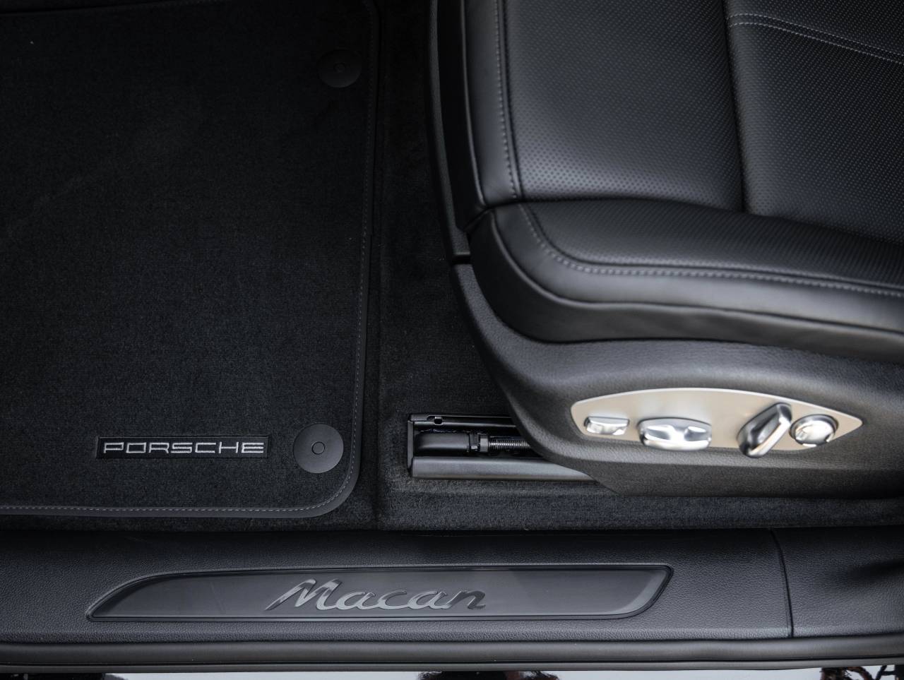 2026 Porsche Macan Macan
