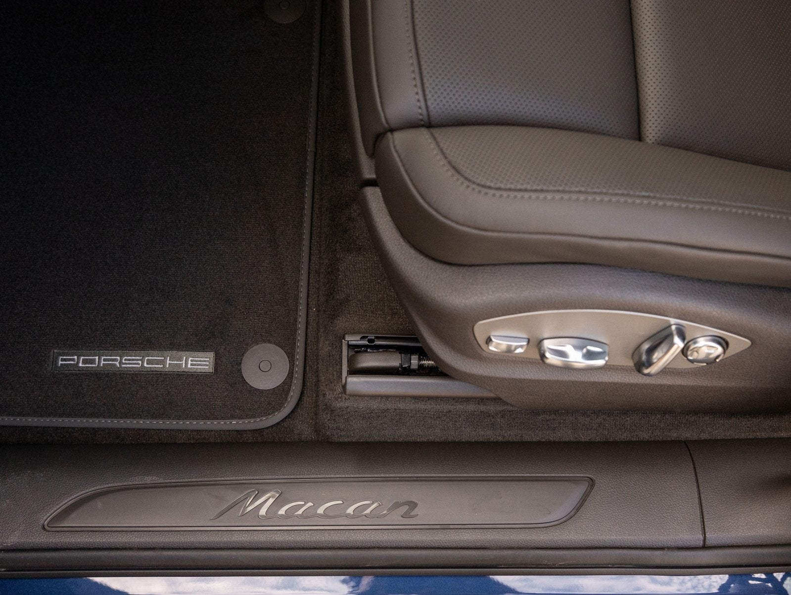 2026 Porsche Macan AWD