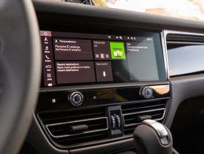 2026 Porsche Macan AWD