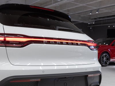 2026 Porsche Macan AWD