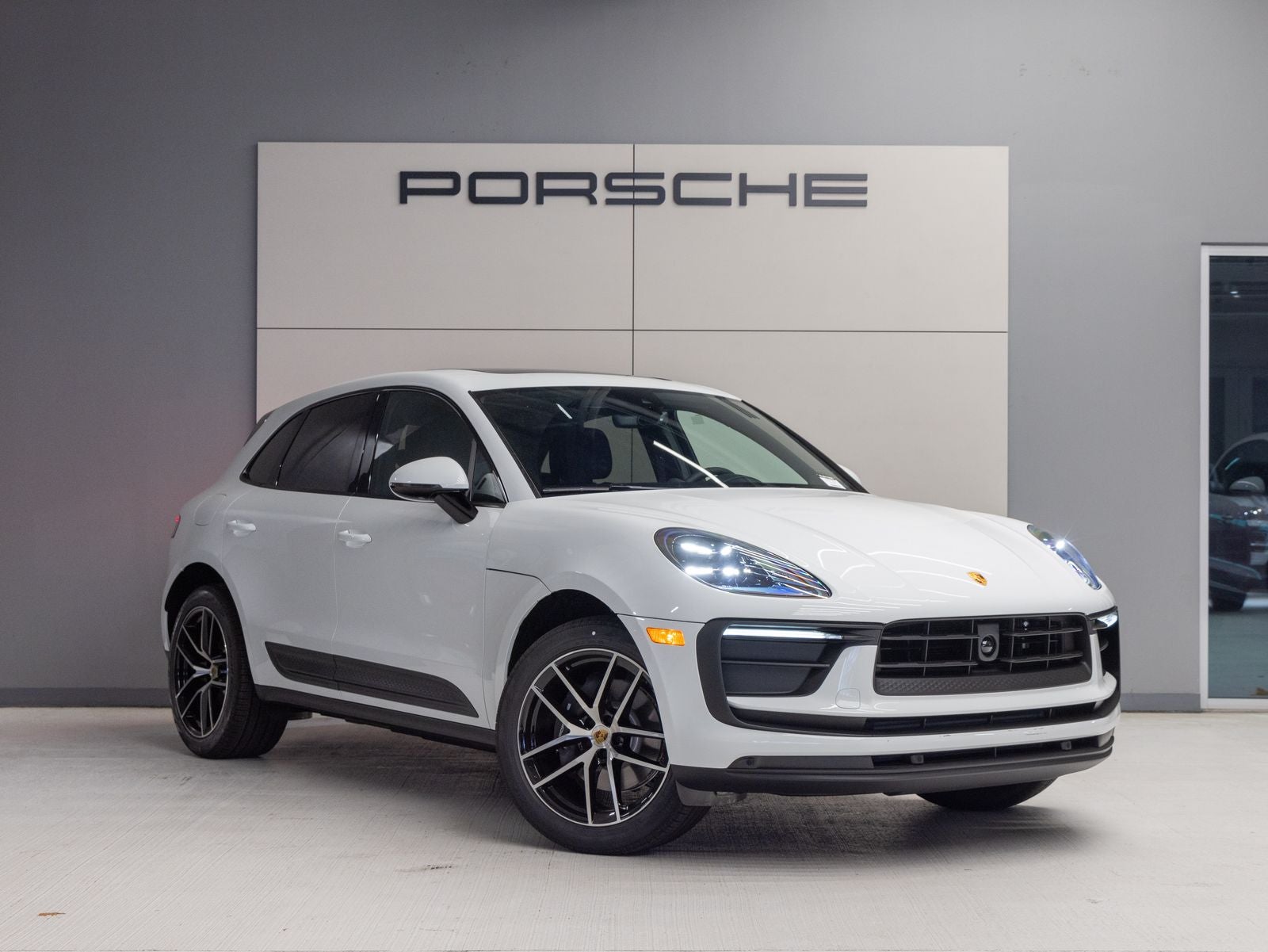 2026 Porsche Macan AWD