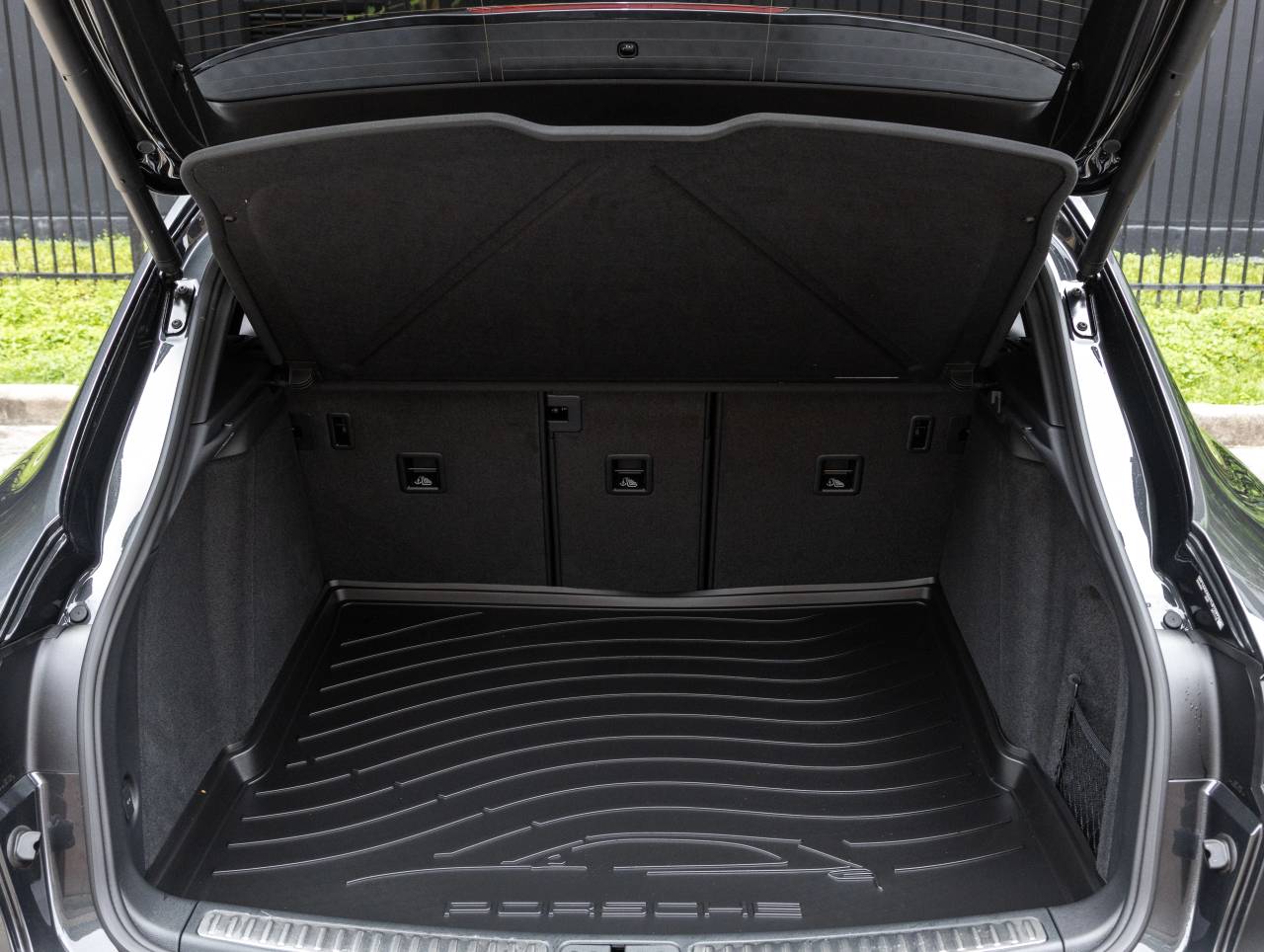 2026 Porsche Macan AWD