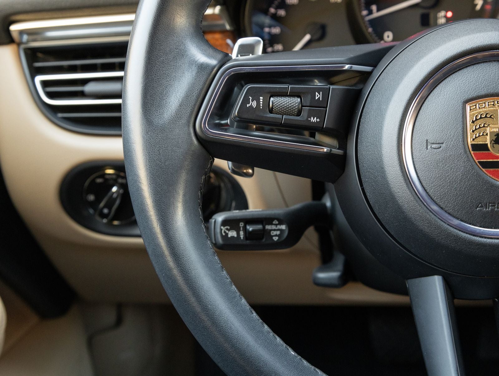 2023 Porsche Macan Macan (MY23)