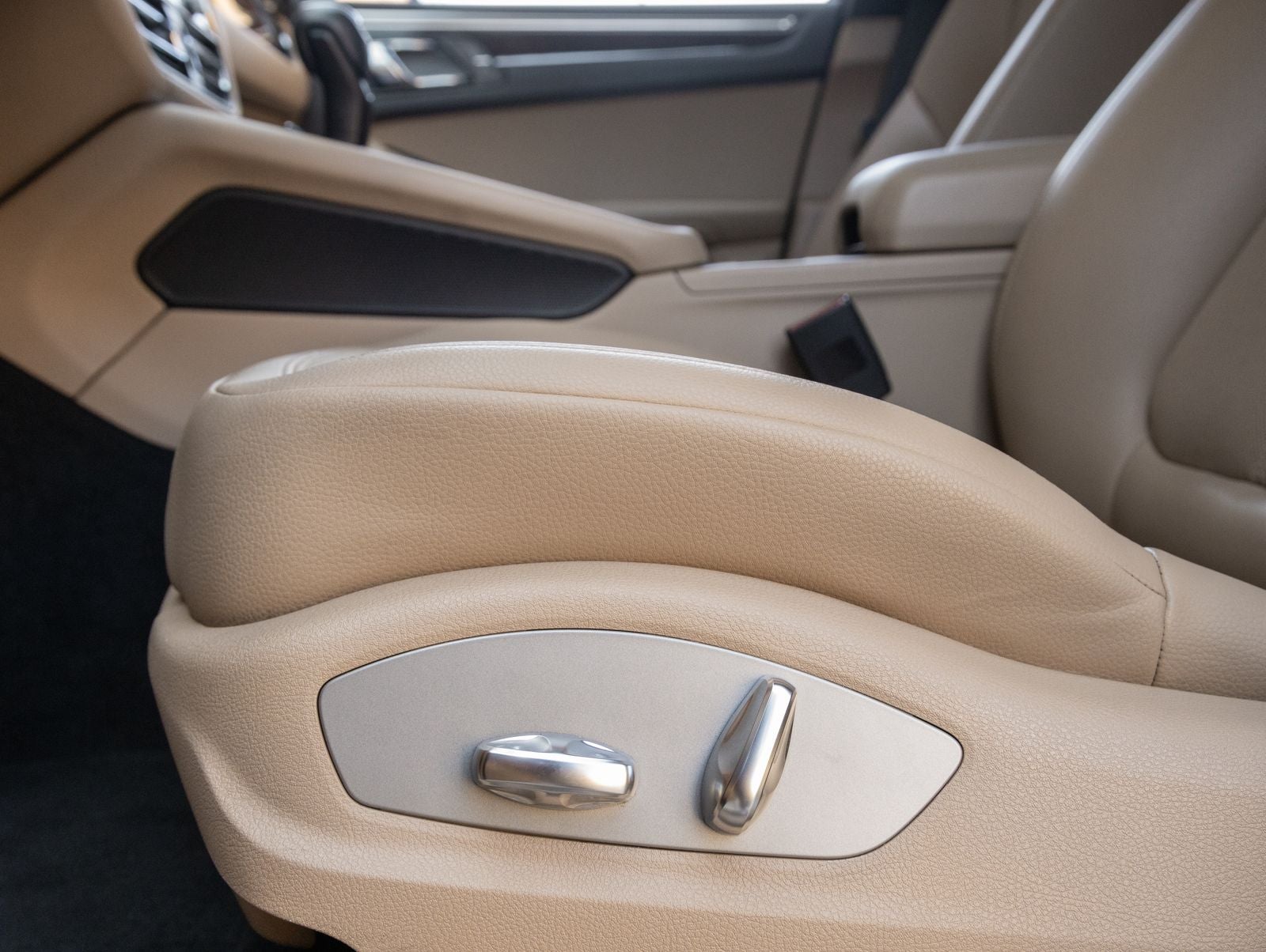 2023 Porsche Macan Macan (MY23)