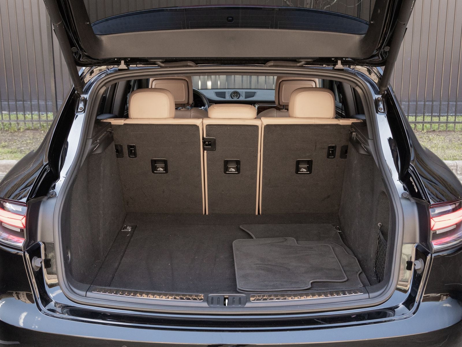 2023 Porsche Macan Macan (MY23)