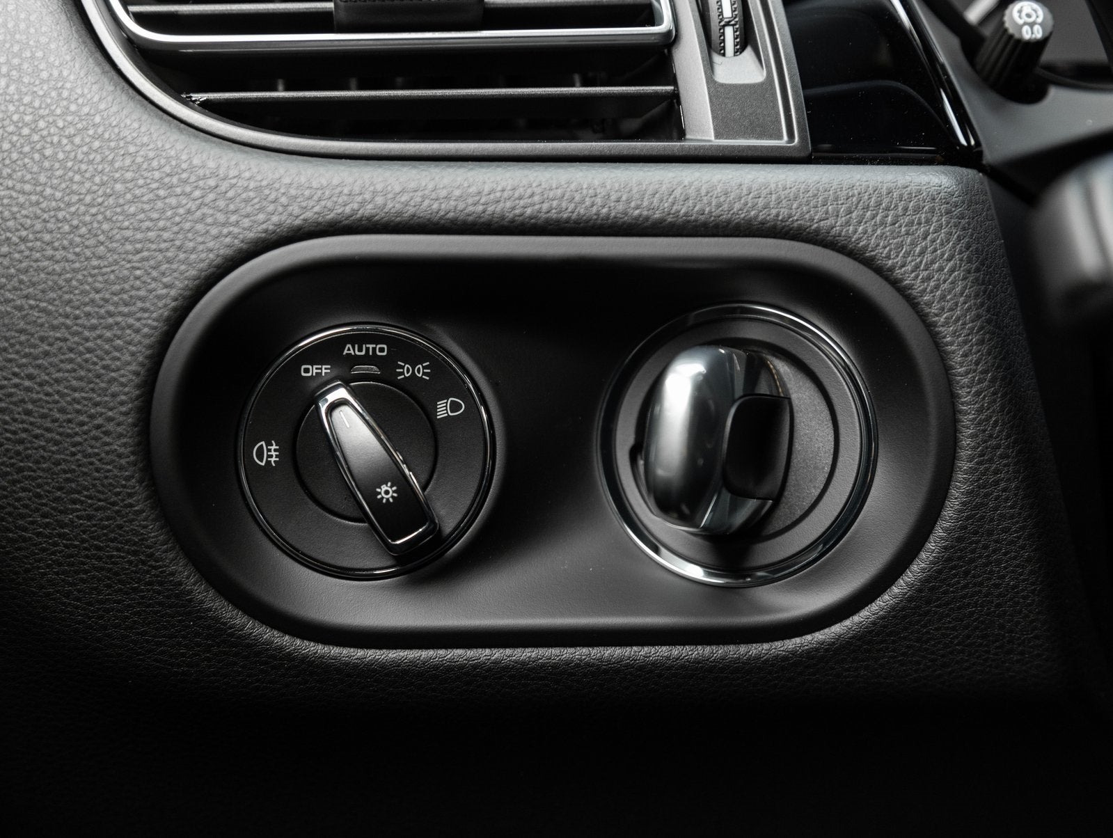 2025 Porsche Macan Macan T