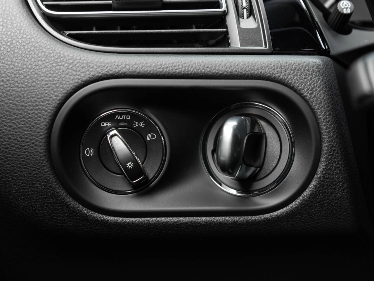 2025 Porsche Macan Macan T