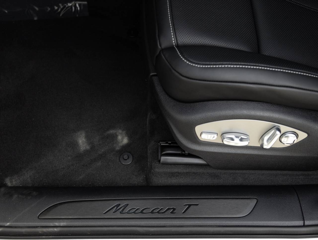 2025 Porsche Macan Macan T