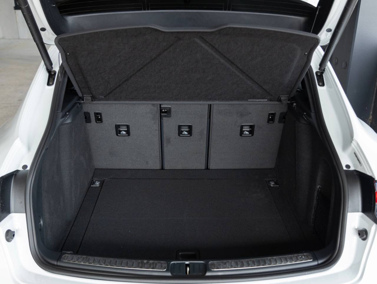 2025 Porsche Macan Macan T