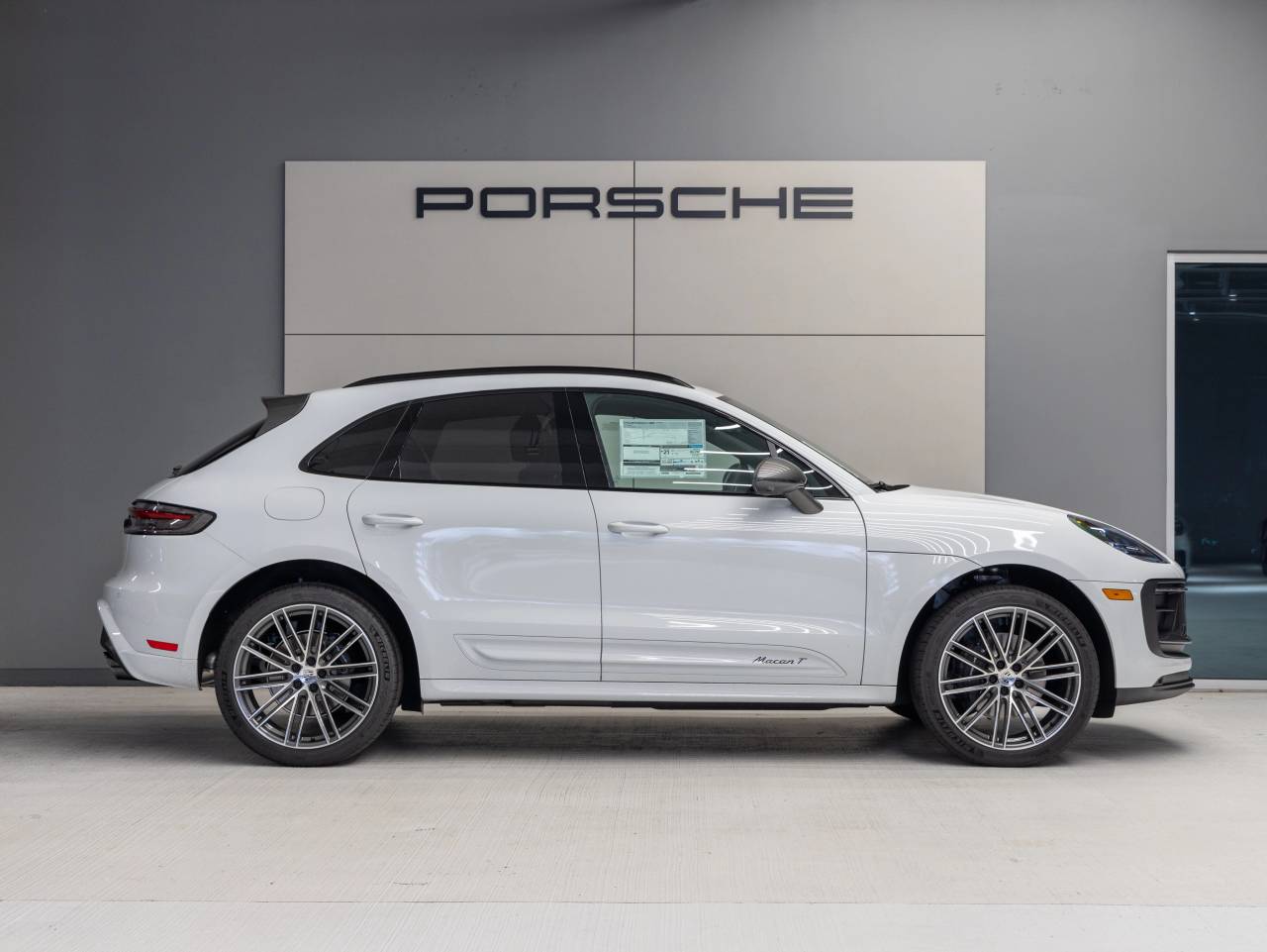 2025 Porsche Macan Macan T