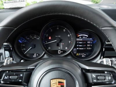 2026 Porsche Macan AWD