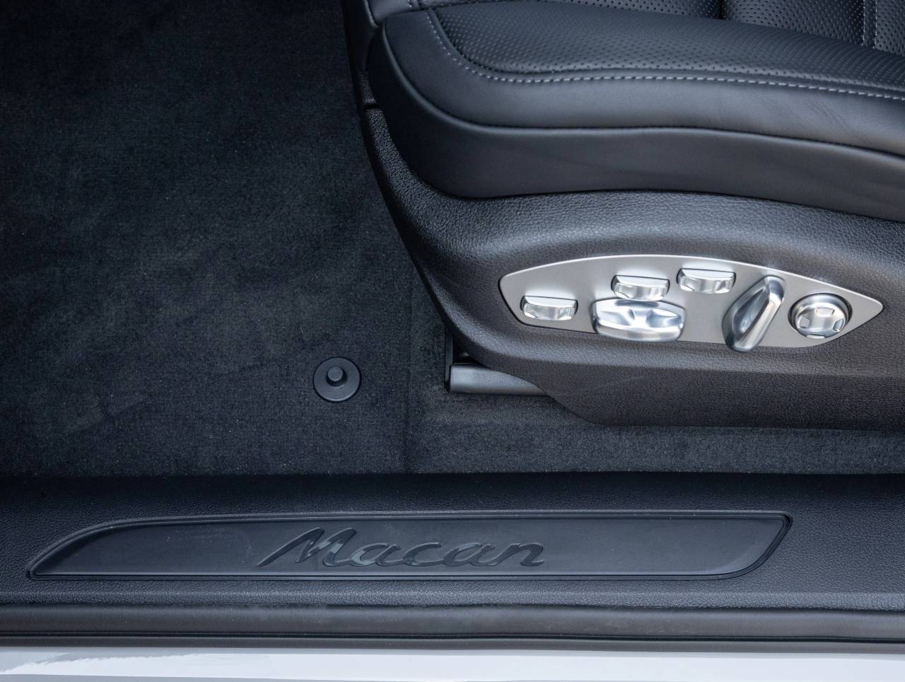 2026 Porsche Macan AWD