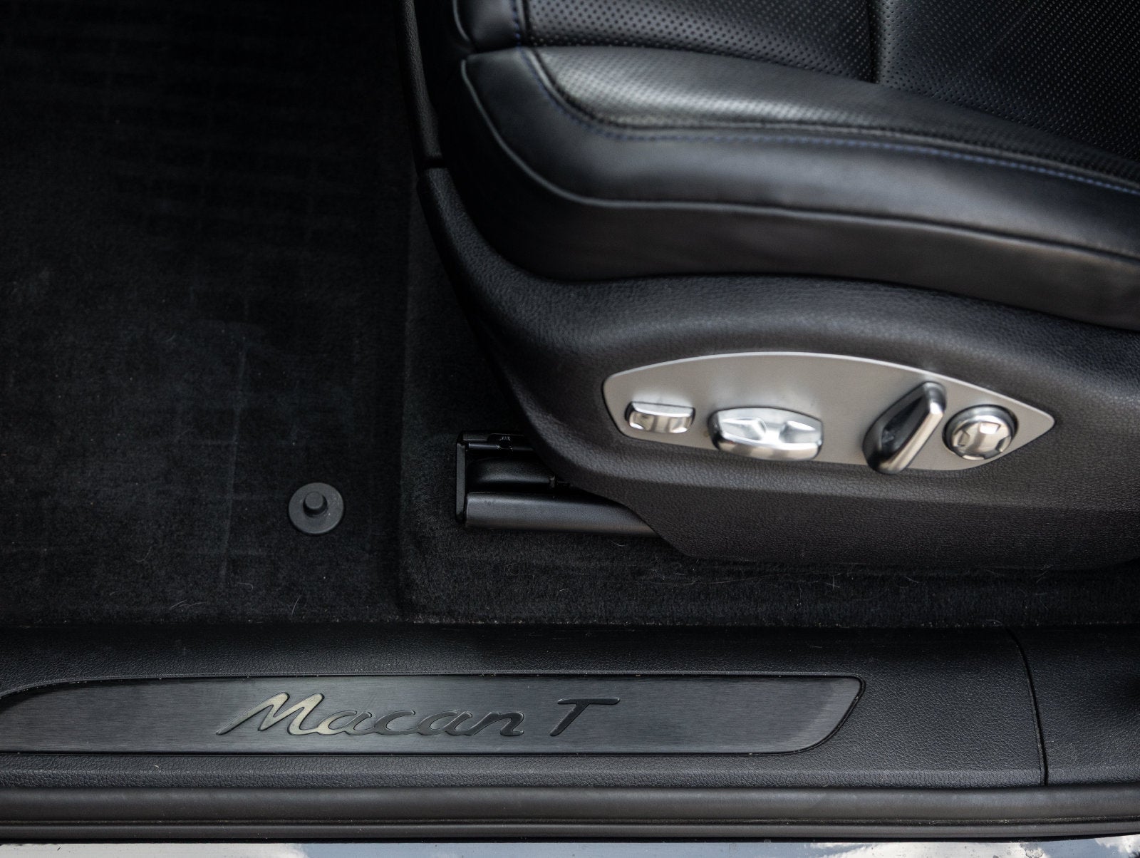 2023 Porsche Macan Macan T