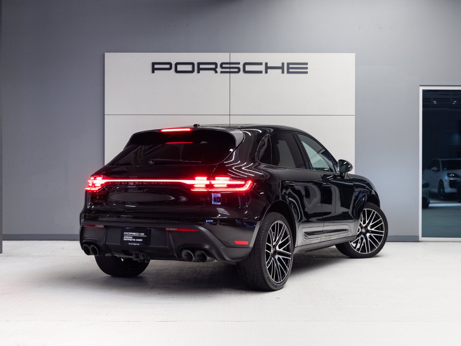 2023 Porsche Macan Macan T