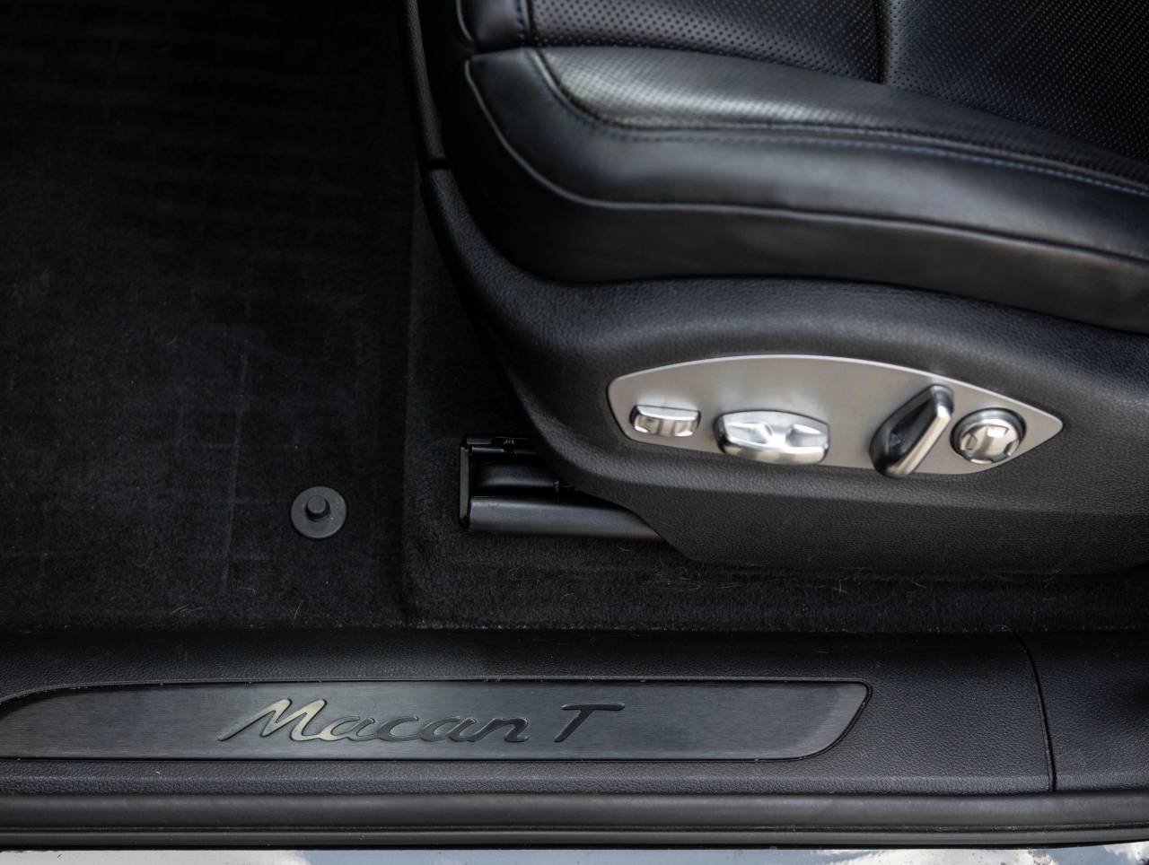 2023 Porsche Macan Macan T