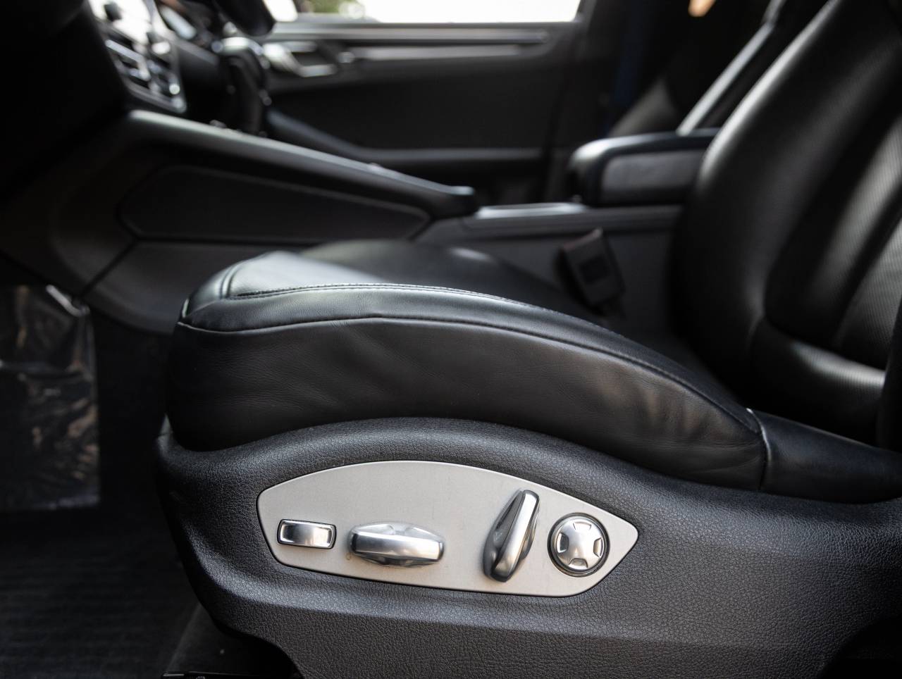 2023 Porsche Macan Macan T