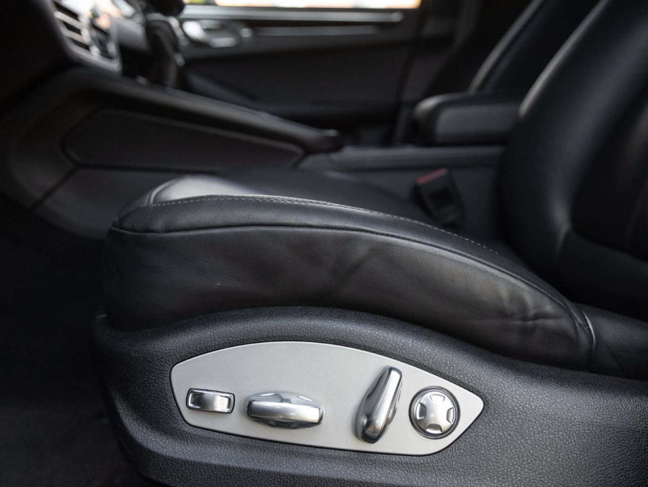 2023 Porsche Macan Macan