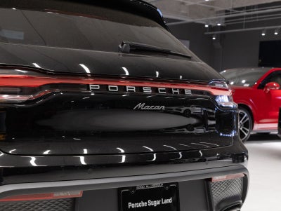 2026 Porsche Macan AWD