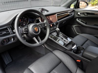 2026 Porsche Macan AWD