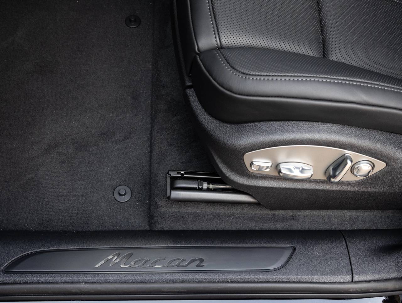 2026 Porsche Macan AWD