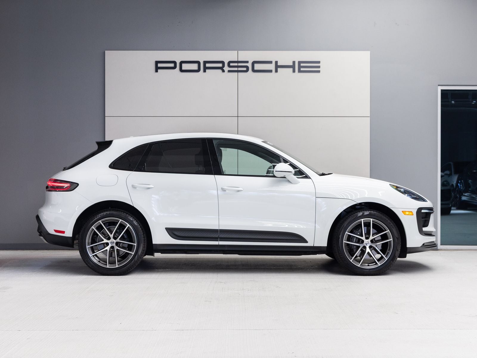 2026 Porsche Macan AWD