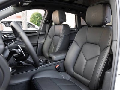 2026 Porsche Macan AWD
