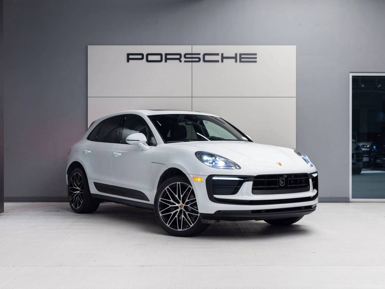 2026 Porsche Macan AWD