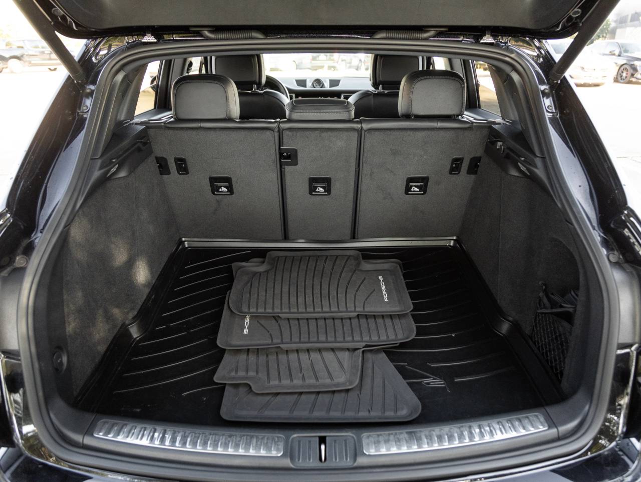 2023 Porsche Macan Macan