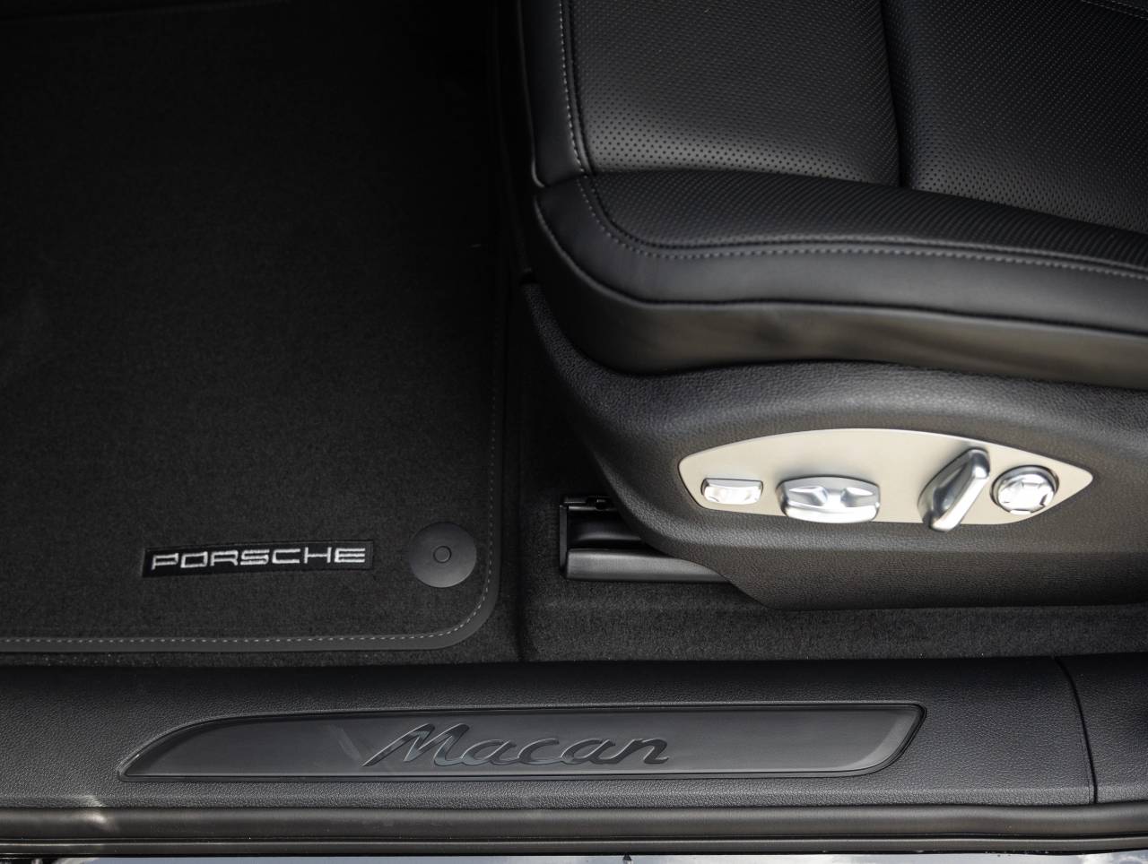 2025 Porsche Macan Macan
