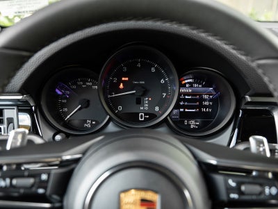 2026 Porsche Macan AWD