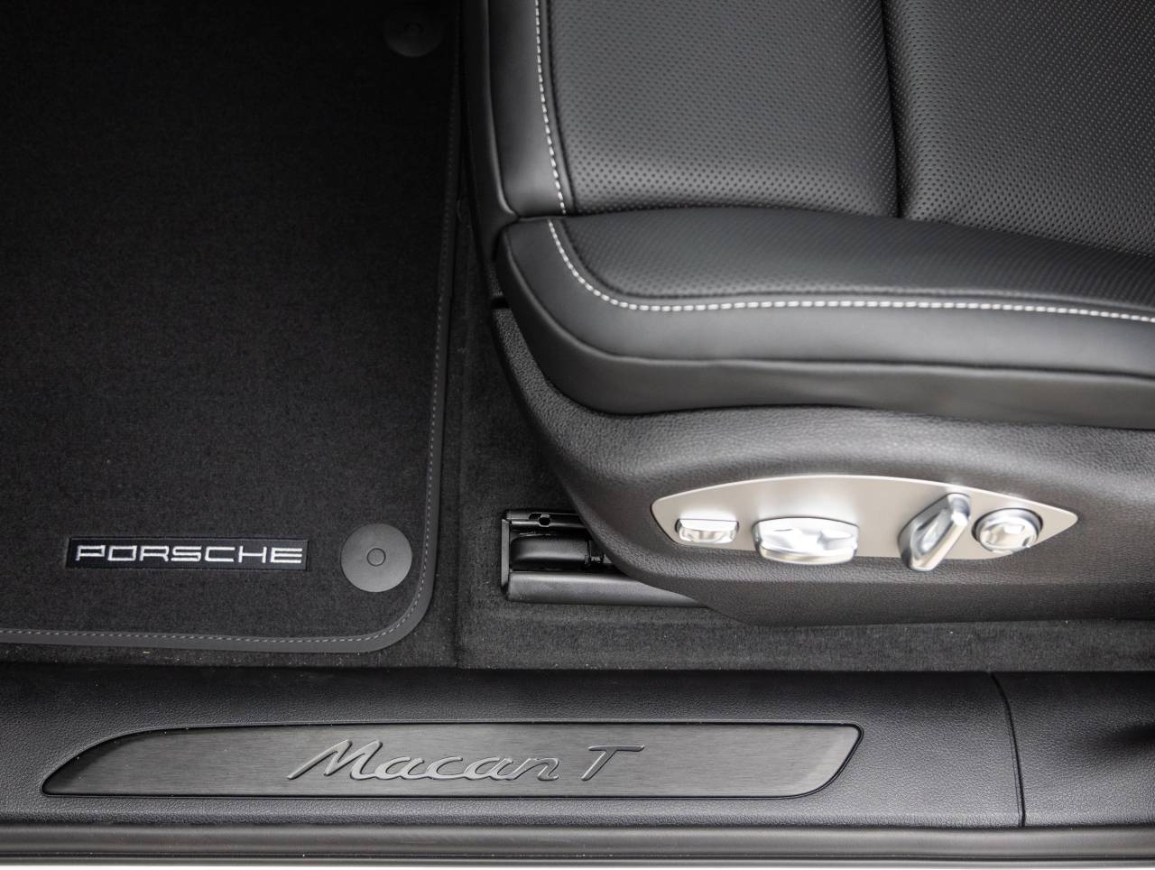 2026 Porsche Macan Macan T