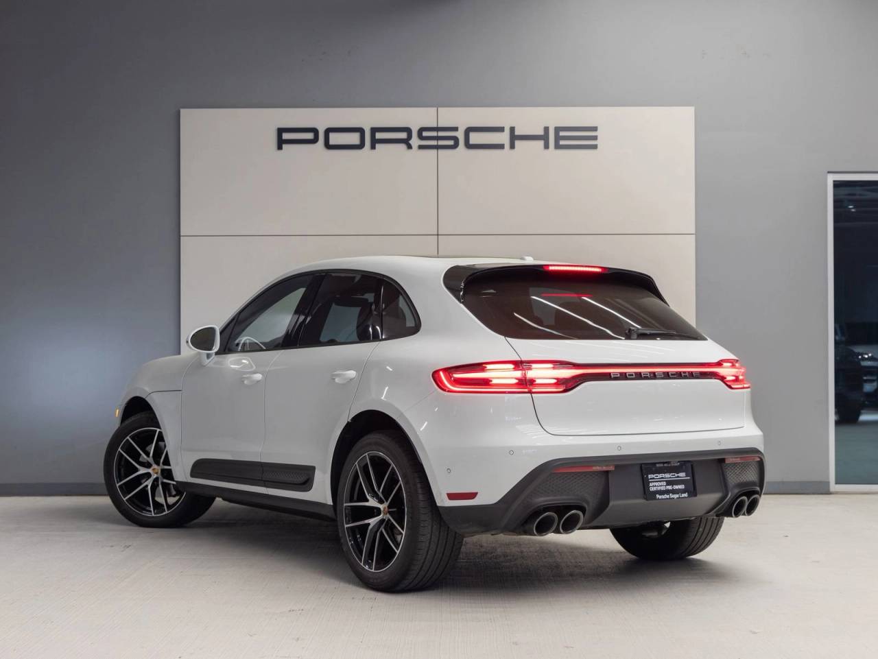2023 Porsche Macan Macan (MY23)