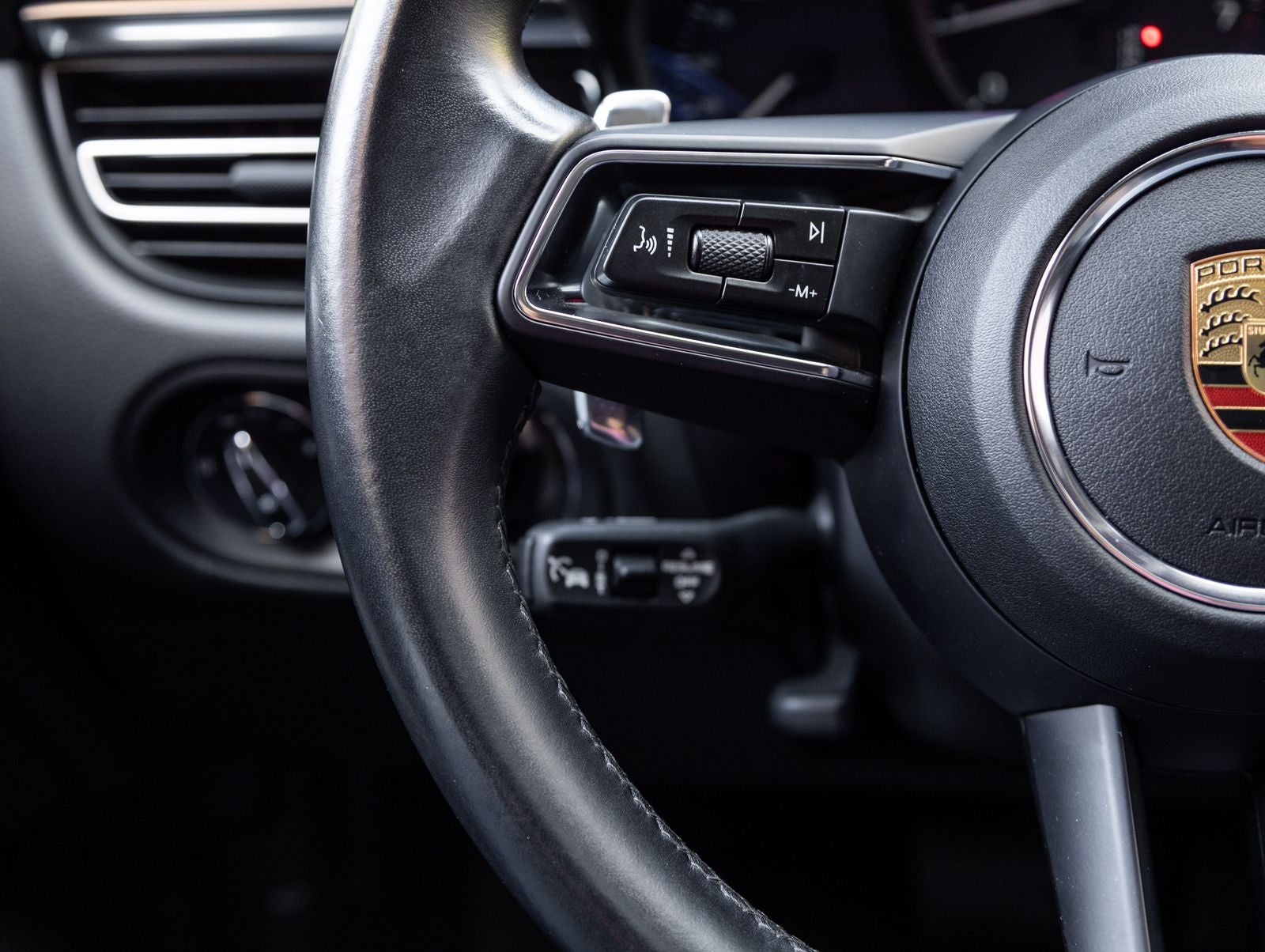 2023 Porsche Macan Macan (MY23)