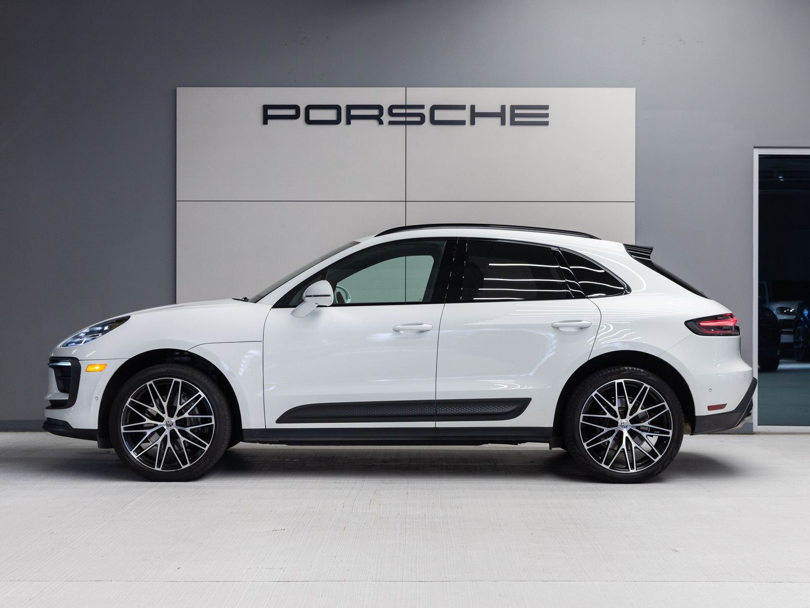 2023 Porsche Macan Macan (MY23)