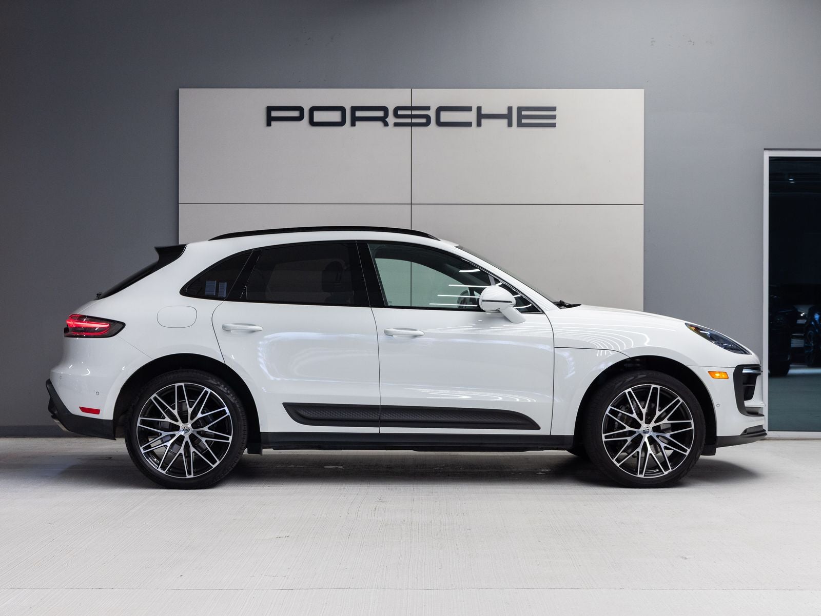 2023 Porsche Macan Macan (MY23)