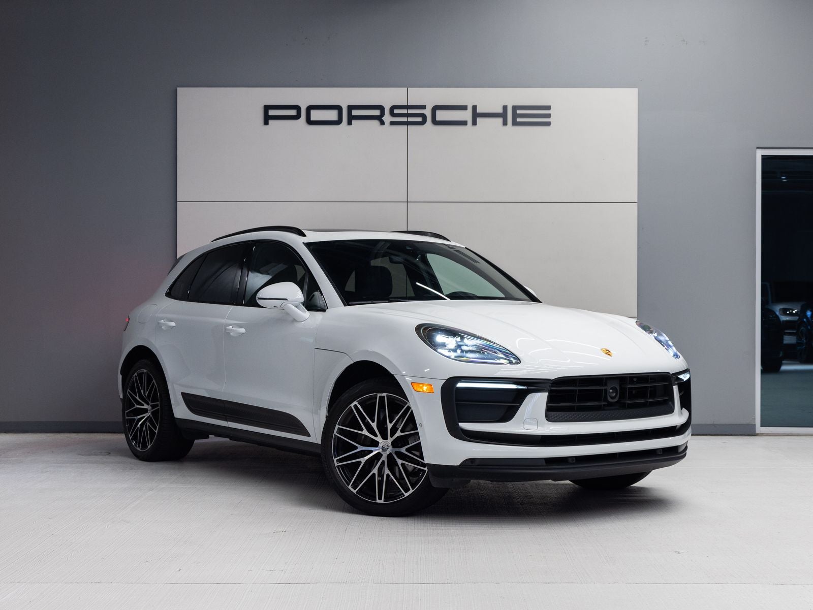 2023 Porsche Macan Macan (MY23)
